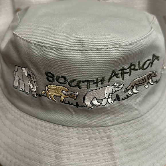 Bucket Cap with Big 5 from South Africa - Picture 2 of 4